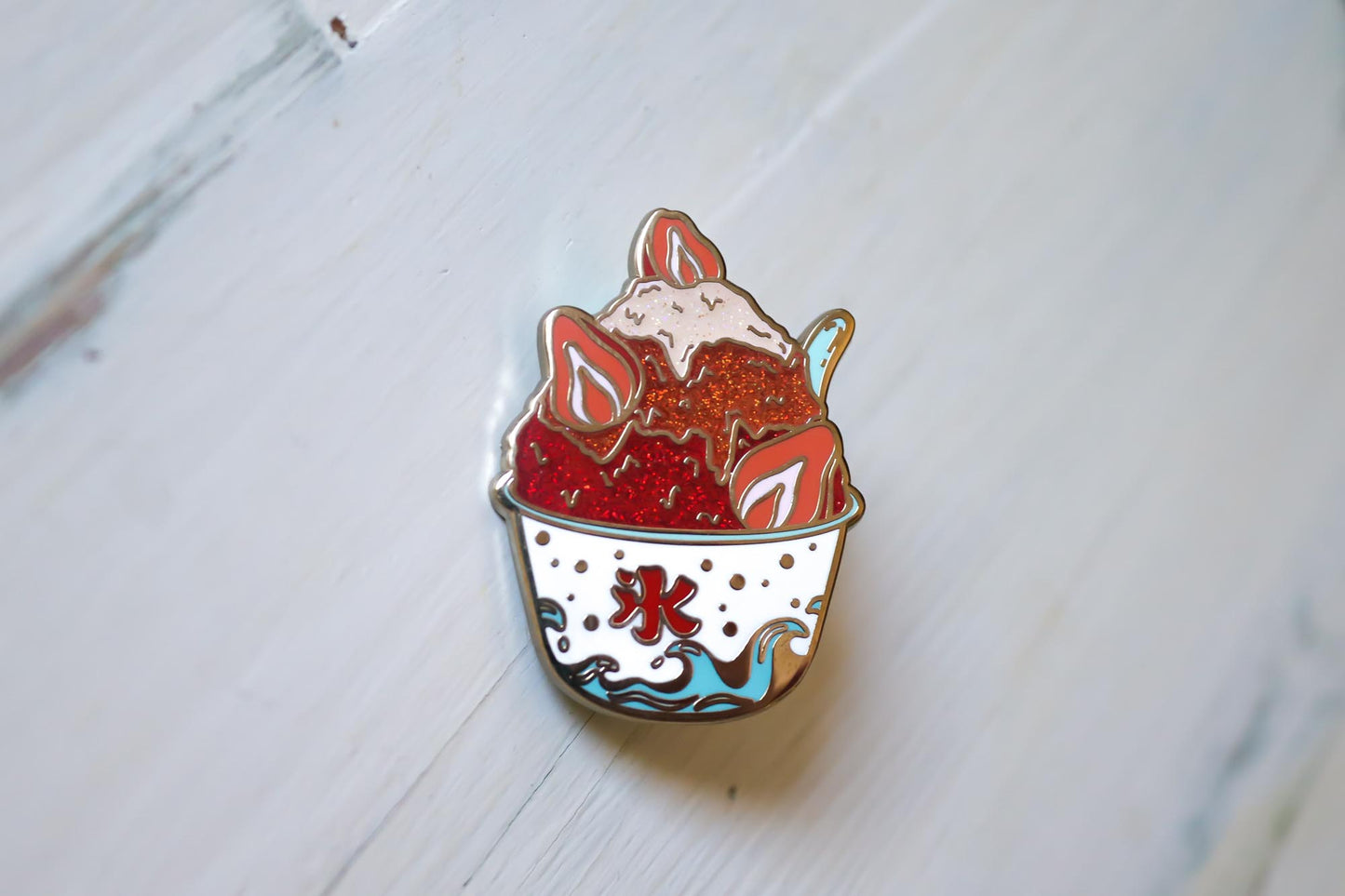 Enamel Pin - Ichigo Kakigori (smalart mail 07/25)