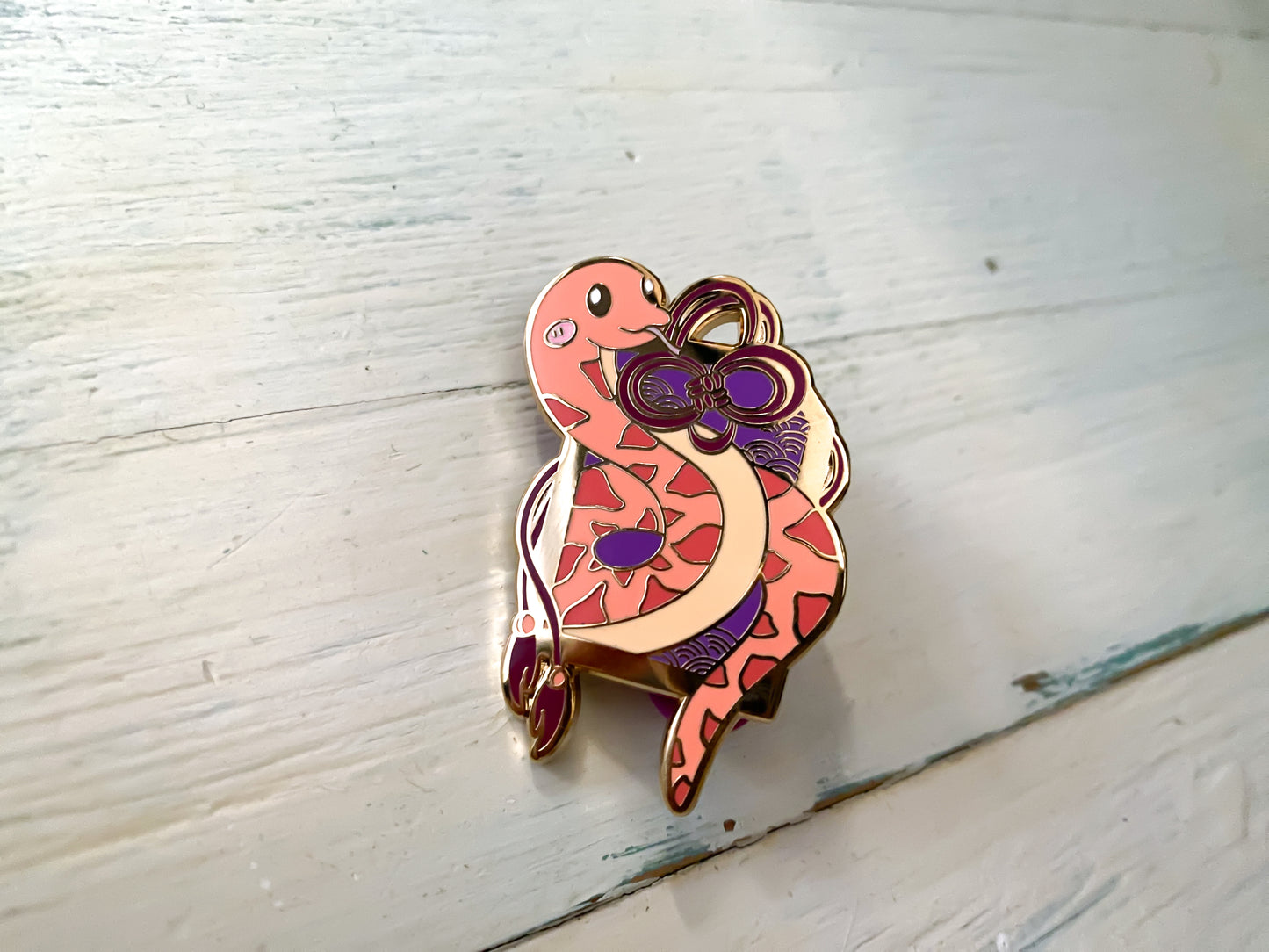 Enamel Pin - Omamori Snake Orange (smalart mail 01/25)