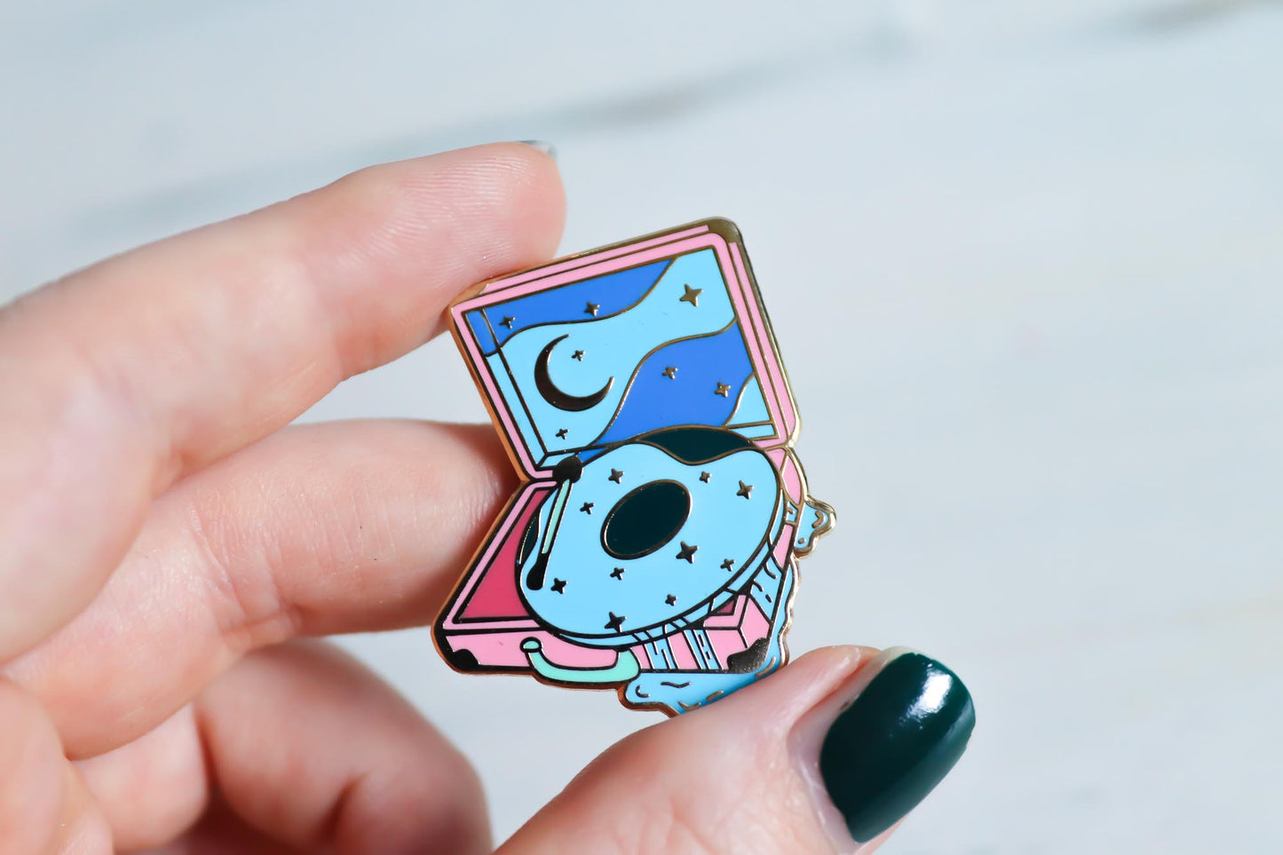 Enamel Pin - smalart mail 06/24